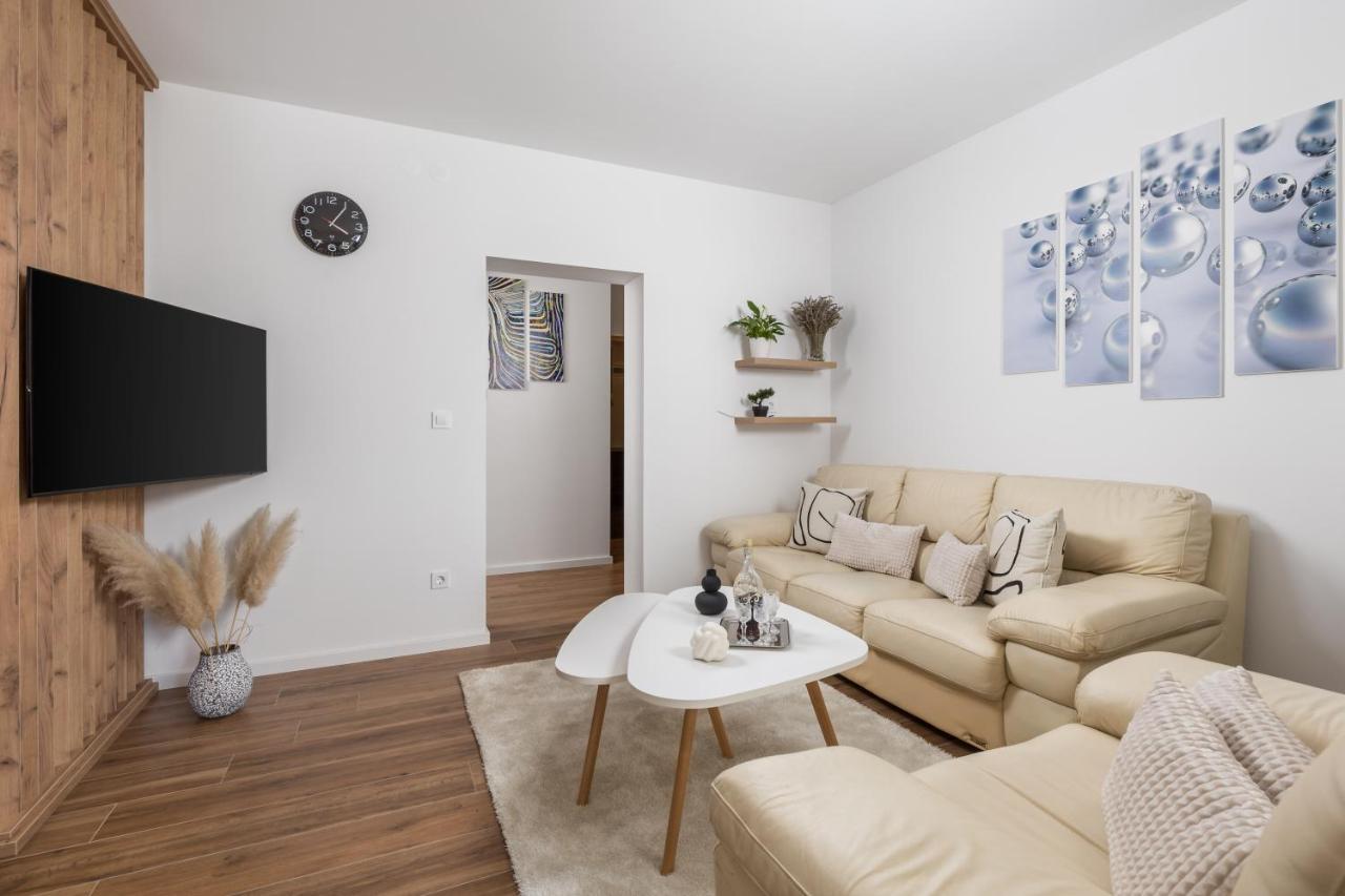 Apartment Flowers Kastav Exterior photo